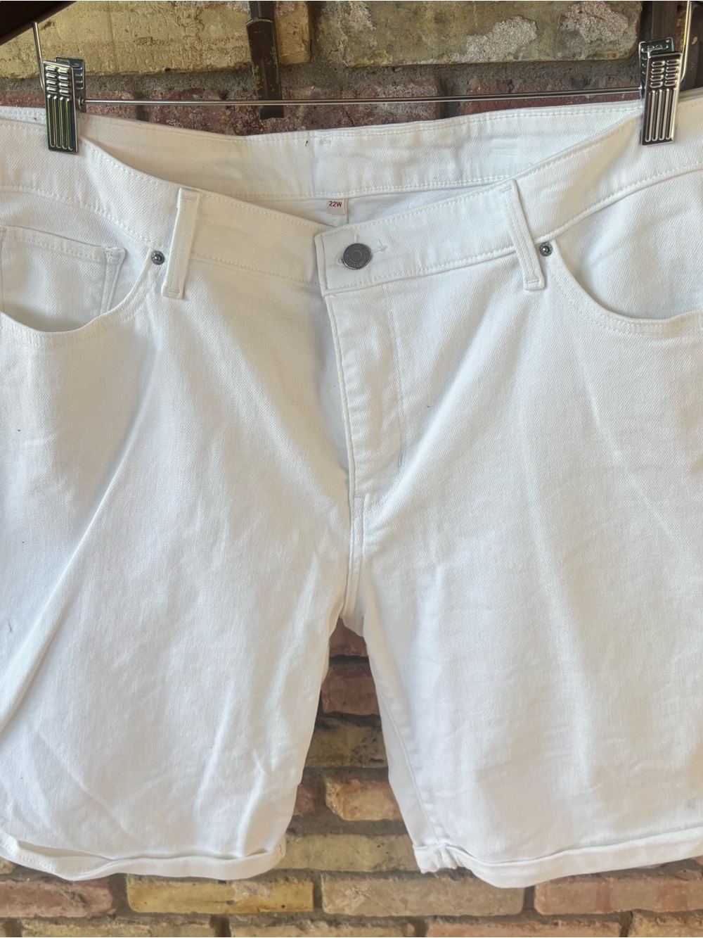 Size 22 Women Levi’s White Denim Shorts